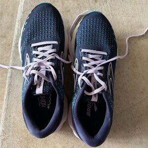 Brooks Glycerin 20. Size 9.5. Worn once!